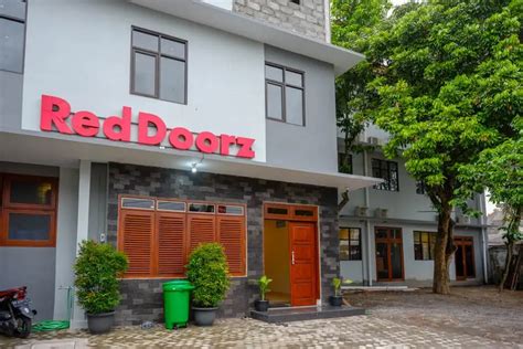 reddoorz plus near